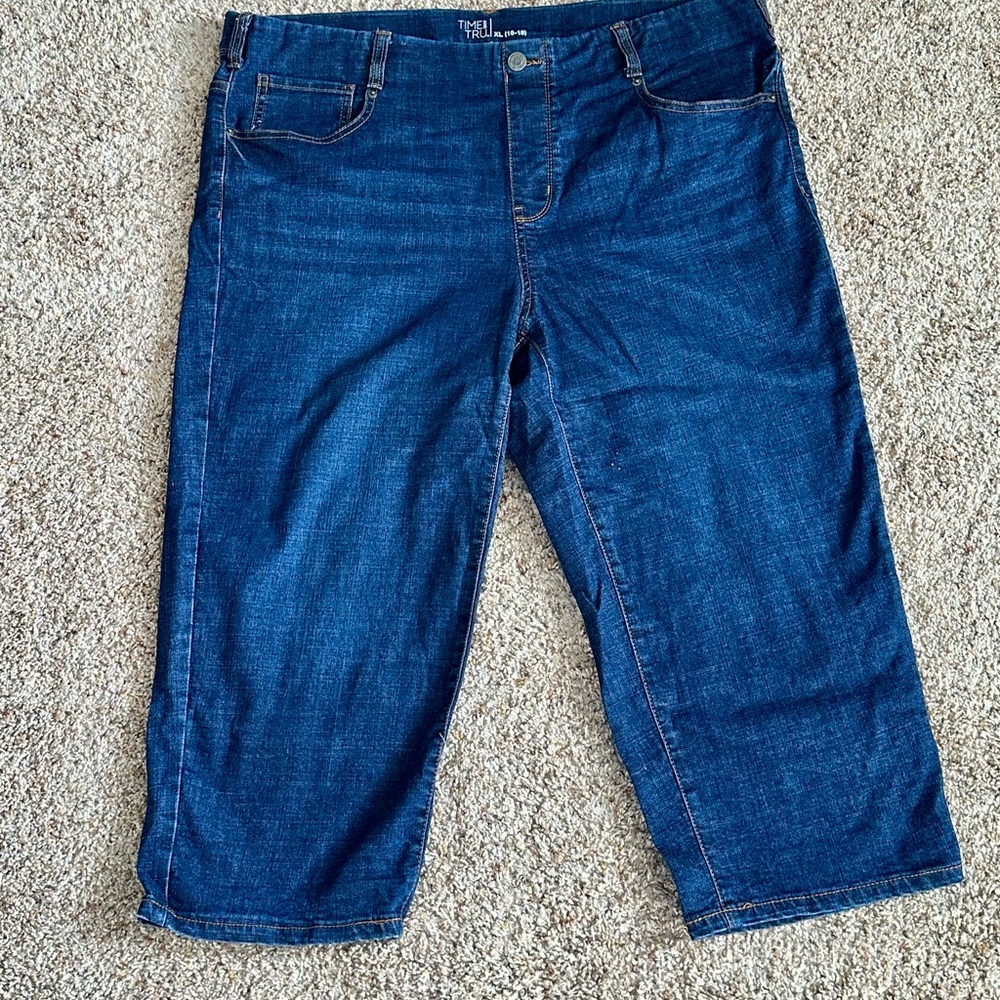 Time and Tru Women's Blue Capri Jeans